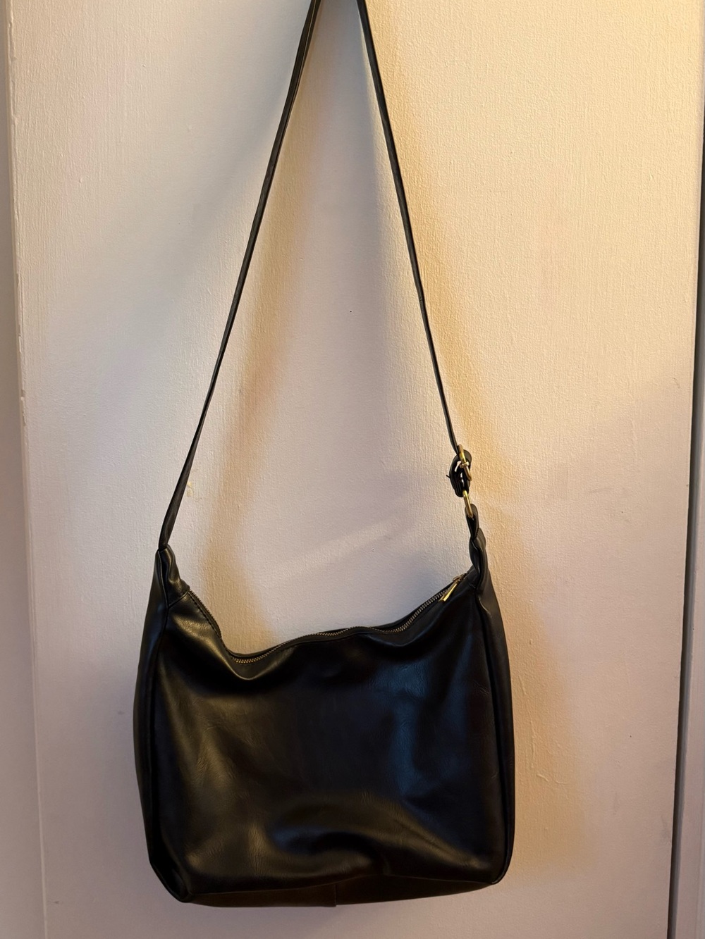 Women’s Classic Black Leather Shoulder Bag